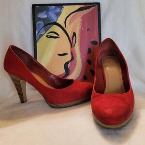 Fioni, size 9w, red suede